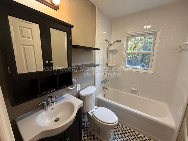 Building Photo - 2203 Maywood St