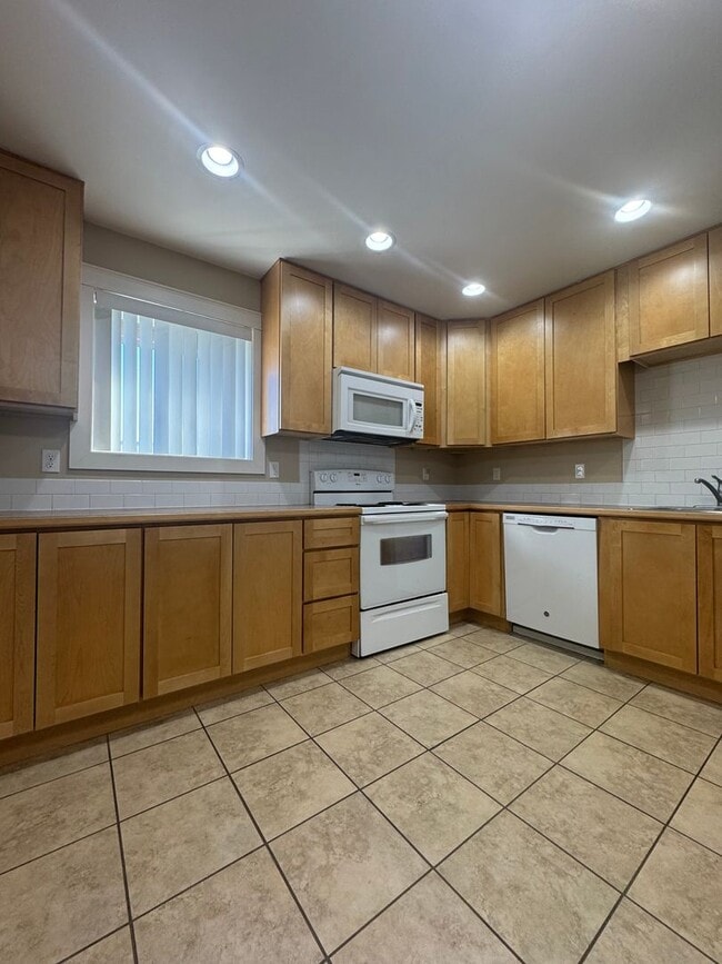 Building Photo - Cambridge Place I - 2233