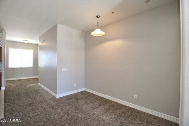 Building Photo - 1456 E 9th St