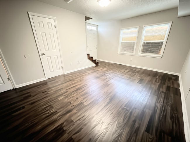 Building Photo - Beautifully Renovated 2 Bed / 1.5 Bath Townhome – Move-In Ready!