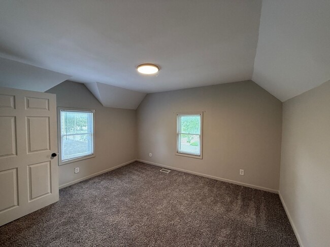 Building Photo - 3 Bed 2 Bath House