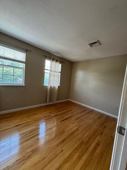 Building Photo - 41 Waters Edge Dr