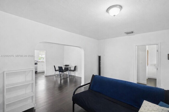 Building Photo - 3645 SW 25th Ter