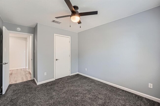 Building Photo - 305 Bird Dog Bend