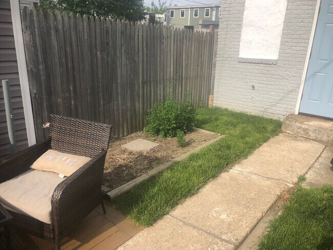 Building Photo - One Block From The Avenue! Perfect 2-Bedro...