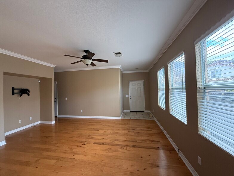 Building Photo - 590 Yarrow Dr