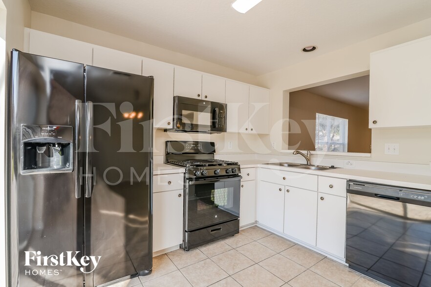 Building Photo - 6173 Skylarkcrest Dr
