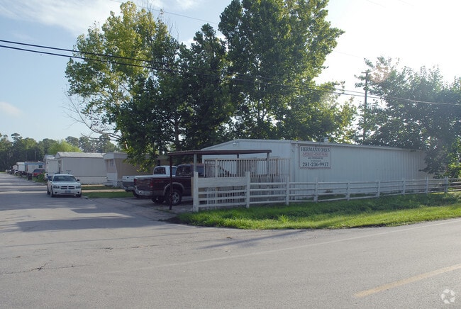 Building Photo - Hermann Oaks