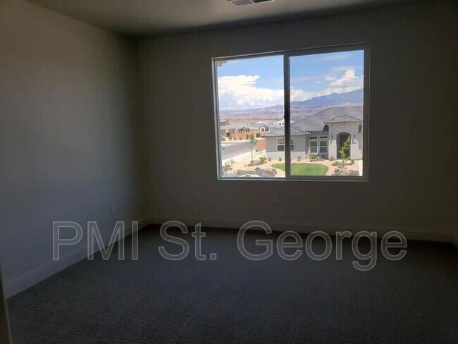 Building Photo - 3226 E 2390 S
