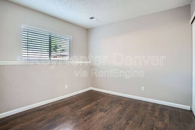 Building Photo - 4675 S Dillon Ct