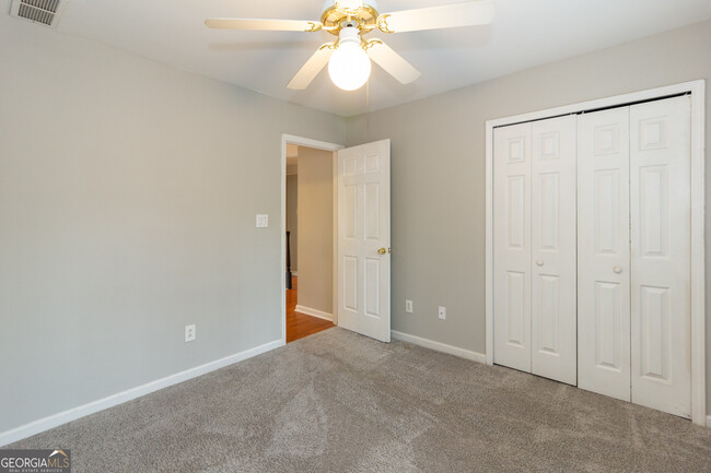 Building Photo - 155 Glenwood Ln