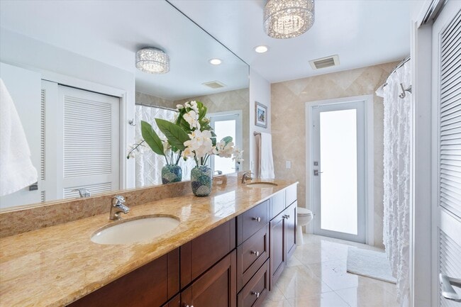 Building Photo - 830 NE Boca Bay Colony Dr