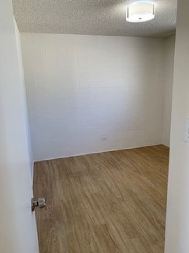 Building Photo - Makiki Apartment - 2 bedroom, 1 bath with ...