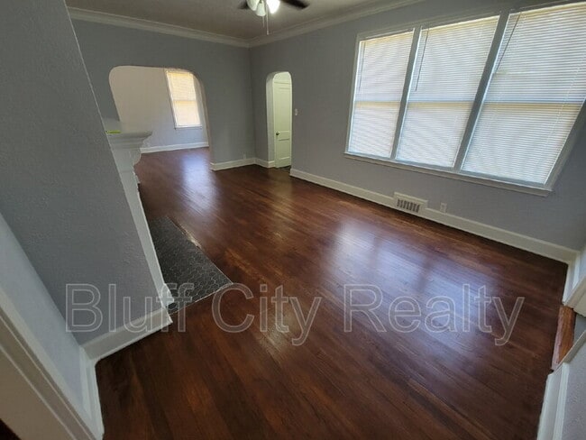 Building Photo - 925 N Trezevant St