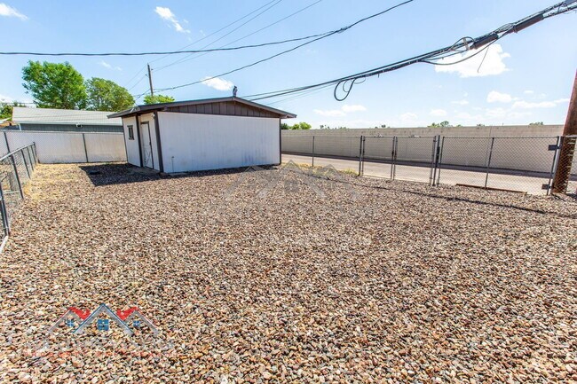 Building Photo - 6415 E Aspen Ave