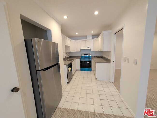 Building Photo - 415 Montana Ave