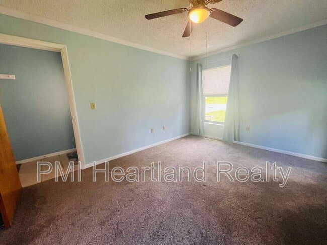 Building Photo - 156 Parkview Cir W