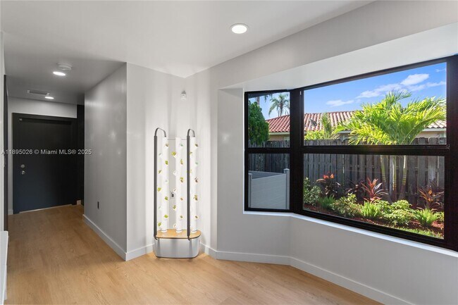 Building Photo - 1005 NW 99th Ave