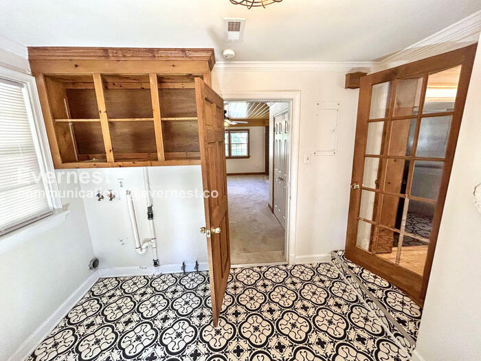 Building Photo - 5631 Swan Dr