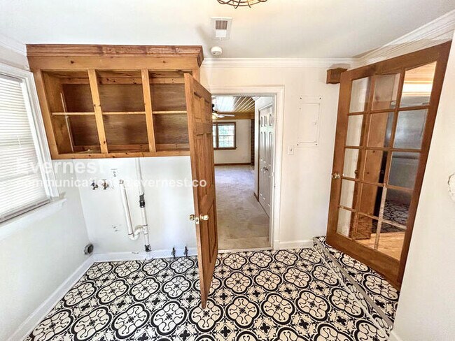 Building Photo - 2 Bed/2 Bath Home with Laundry Hookups / A...