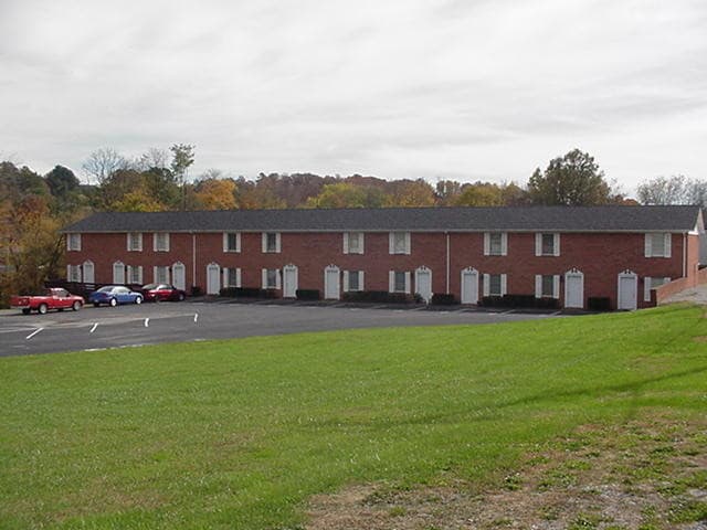 Primary Photo - 108 Morgan St