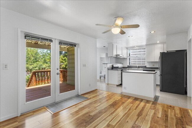 Building Photo - 1529 Stanton St