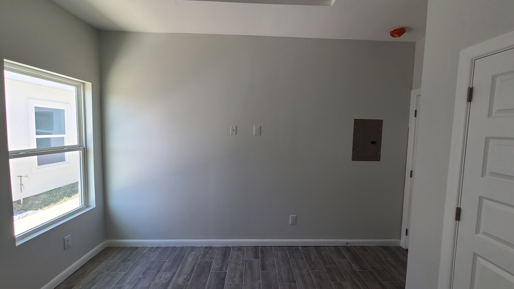 Building Photo - 803 W Smith Dr