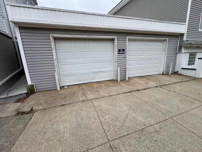 Building Photo - 1179 S Main St