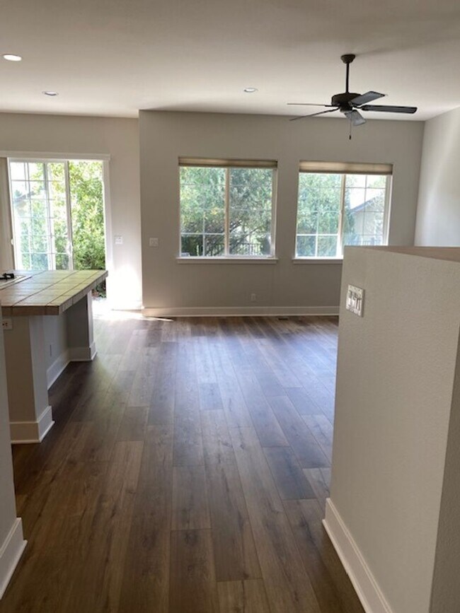 Building Photo - Sweet, perfect 10 located in Caughlin Ranc...