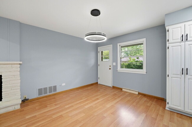 Building Photo - 152 Crestwood Dr