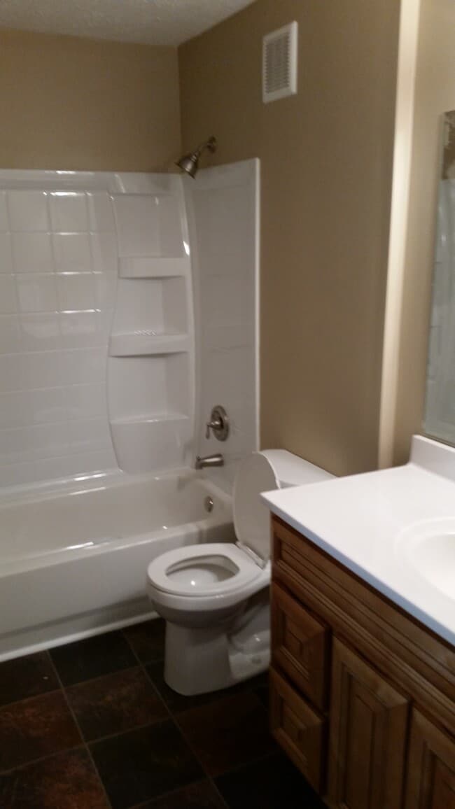 Building Photo - 409 Rachels Ct W