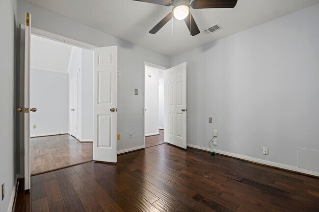 Building Photo - 10331 Millridge N Dr
