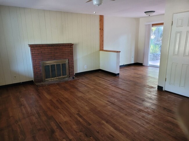 Building Photo - 3 bedroom