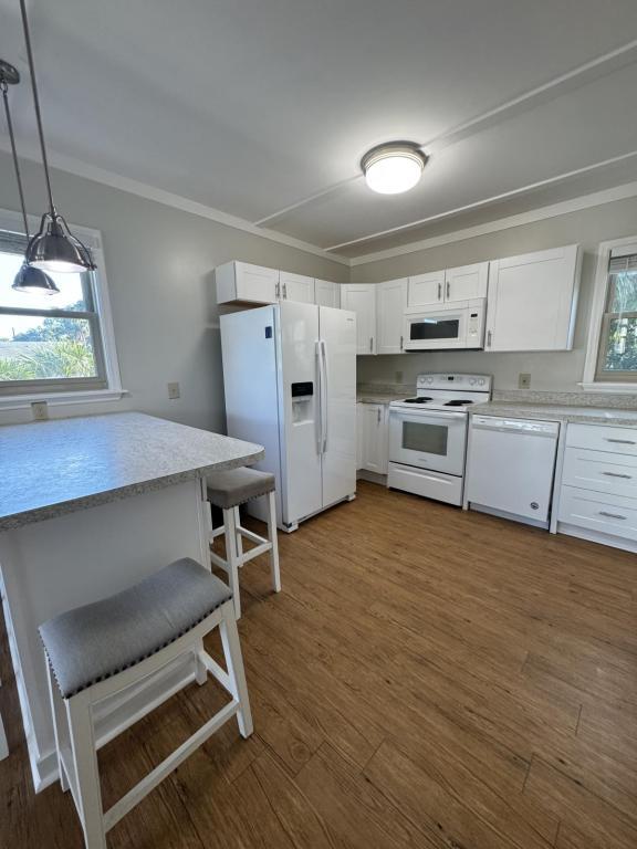 Building Photo - 303 3rd St