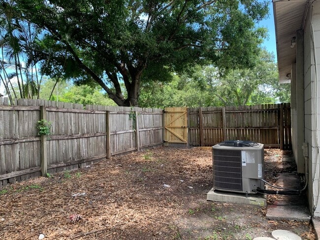Building Photo - Updated 3 Bedroom 2 Bath in Central Gulfport