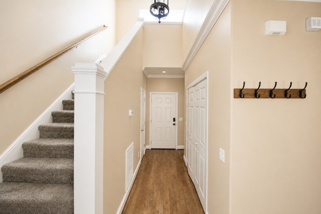 Building Photo - 2-Bedroom Townhome with Private Patio in the Heart of Cookeville