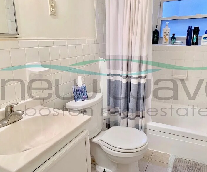 Building Photo - 210 Hemenway St