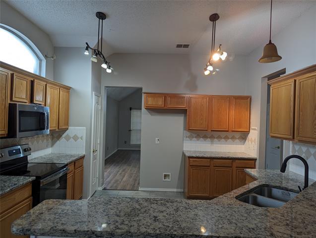 Building Photo - 4929 Dougal Ave