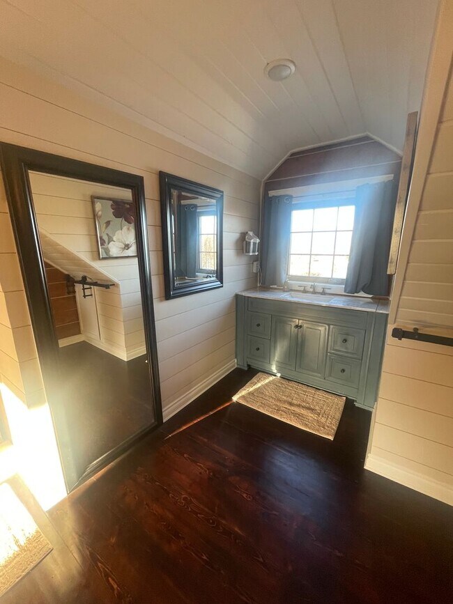 Building Photo - Amazing custom built Alaskan Log home acro...