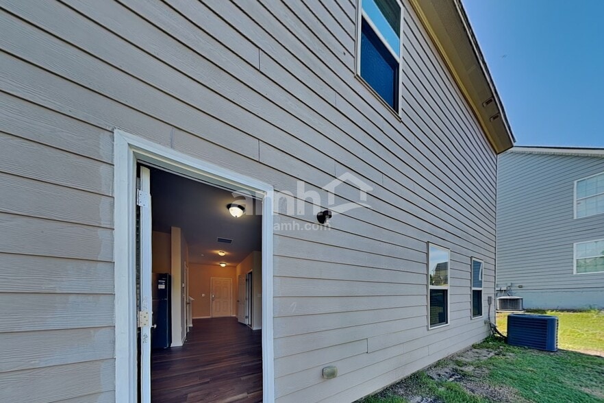 Building Photo - 223 Maxton Ave