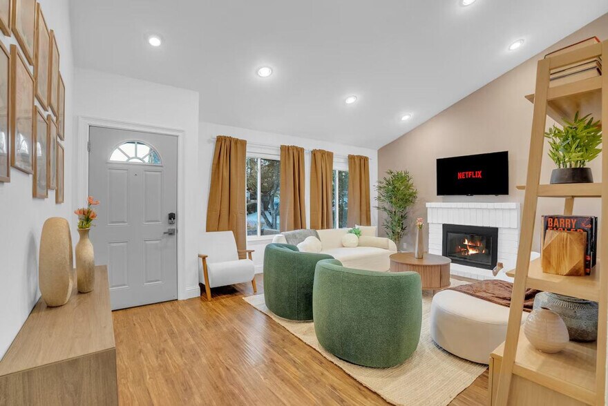 Building Photo - 5805 Silver Creek Valley Pl