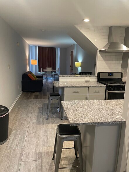 Kitchen - 225 E Lafayette Ave
