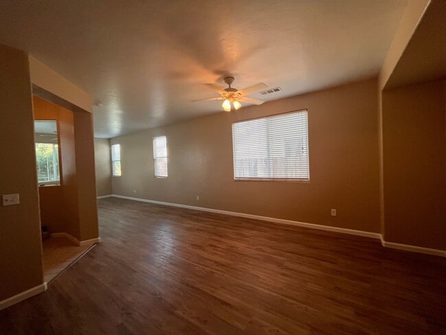 Building Photo - 1762 Champagne St