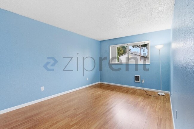 Building Photo - 11036 NE Wygant St