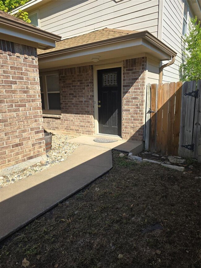 Building Photo - 841 Mica Ln