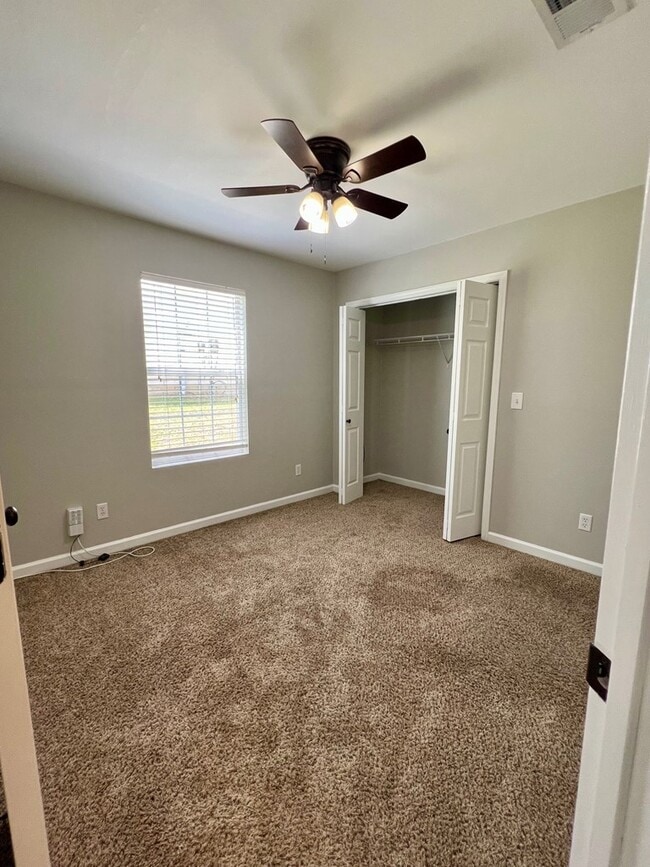 Building Photo - 162 Cove Landing Dr