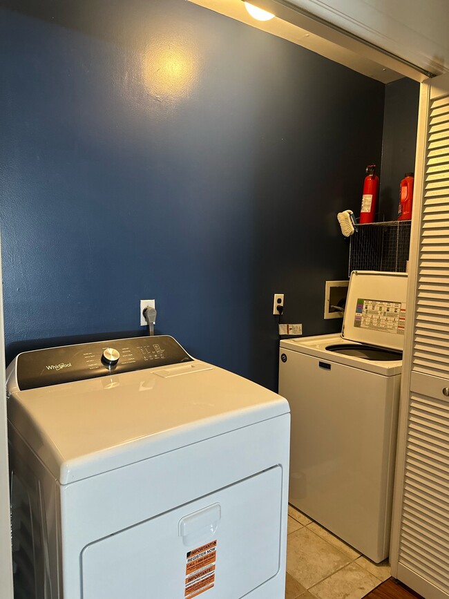 Building Photo - 1219 Kater St