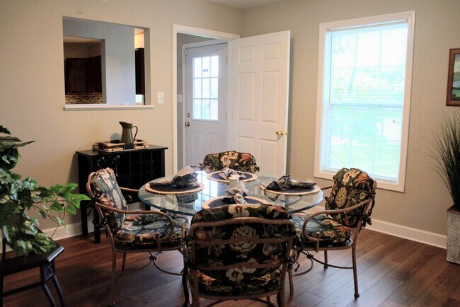 Building Photo - Knoxville 37914 - FULLY FURNISHED! 3 bedroom, 2 bath home - SHORT TERM LEASE AVAILABLE - Contact ...