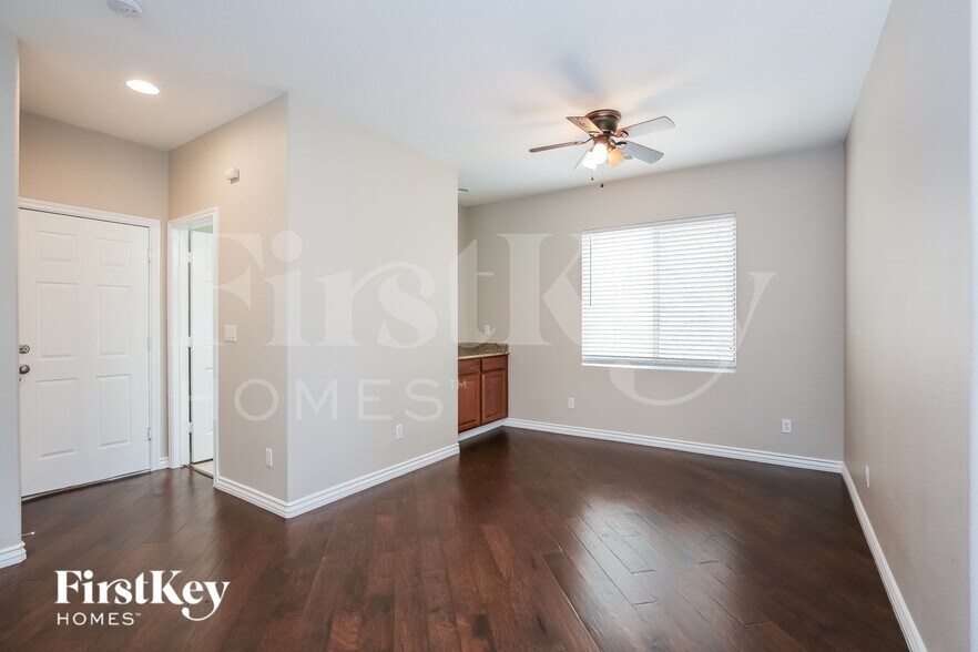 Building Photo - 7340 Chesapeake Cove St