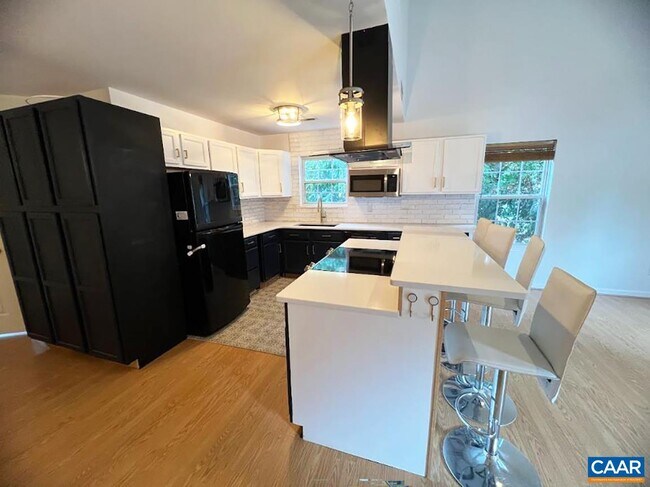 Building Photo - 123 Danbury Ct